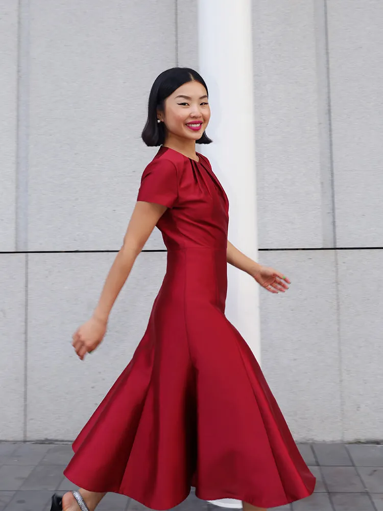 ELEGANT DRESS IN RED