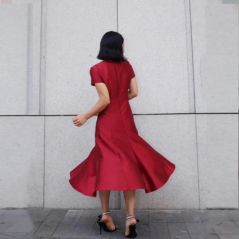 ELEGANT DRESS IN RED