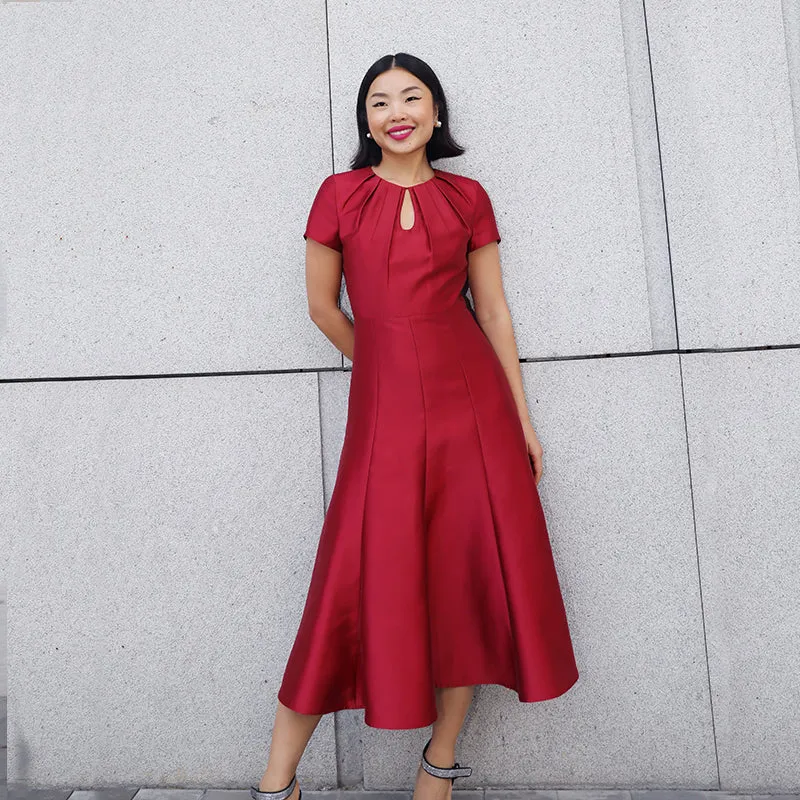 ELEGANT DRESS IN RED