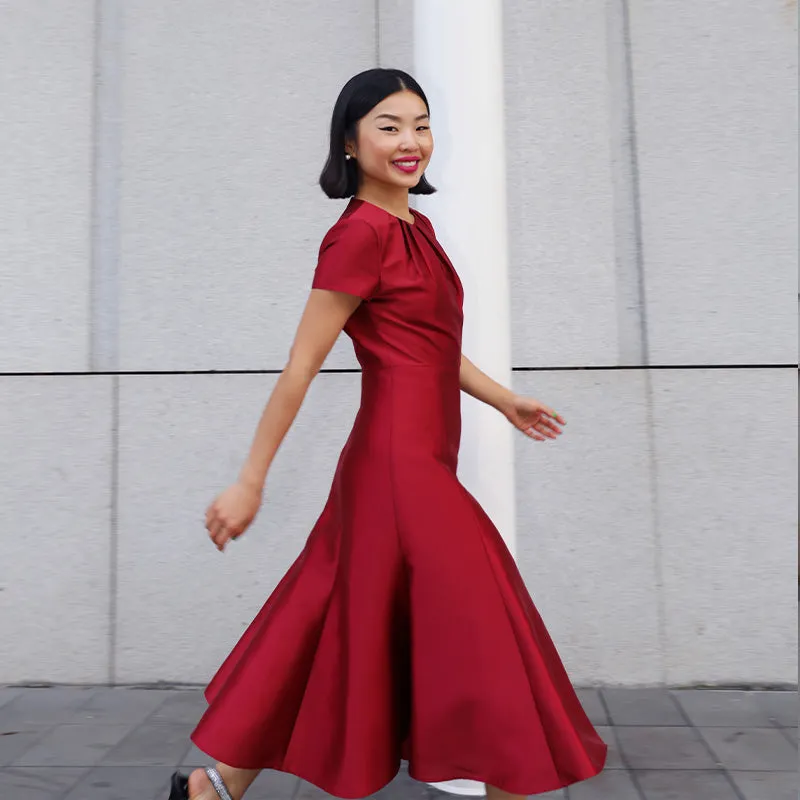 ELEGANT DRESS IN RED