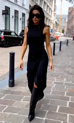 sleeveless black tight pleated dress